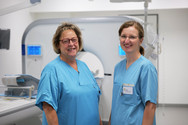 Monika Littlewood, Leitende MTRA und Claudia Schubert, MTRA, freuen sich über den Start der Radiologie, Eröffnung Immanuel Albertinen Zentrum für Radiologie an der Immanuel Klinik Rüdersdorf