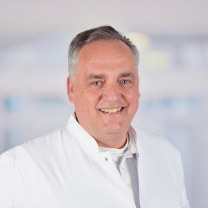 Portrait Prof. Dr. med. Christoph Weber, Leiter Zentrum für Radiologie, Chefarzt Radiologie, Team, Amalie Sieveking Krankenhaus, Hamburg-Volksdorf Portrait Prof. Dr. med. Christoph Weber, Leiter Zentrum für Radiologie, Chefarzt Radiologie, Team, Amalie Sieveking Krankenhaus, Hamburg-Volksdorf