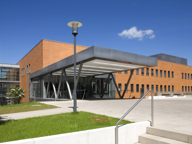 Eingangsbereich der Immanuel Klinik Rüdersdorf