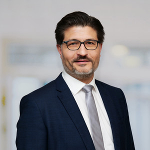 Portraitfoto von Prof. Dr. Peter Bannas, Chefarzt, Klinik für Diagnostische und Interventionelle Radiologie im Albertinen Krankenhaus in Hamburg und  stellvertretender Leiter Immanuel Albertinen Zentrum für Radiologie.