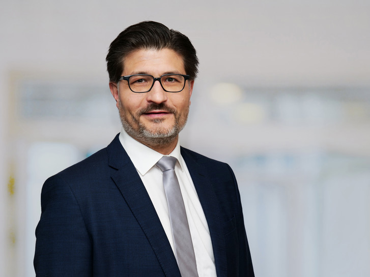 Portraitfoto von Prof. Dr. Peter Bannas, Chefarzt, Klinik für Diagnostische und Interventionelle Radiologie im Albertinen Krankenhaus in Hamburg und  stellvertretender Leiter Immanuel Albertinen Zentrum für Radiologie.